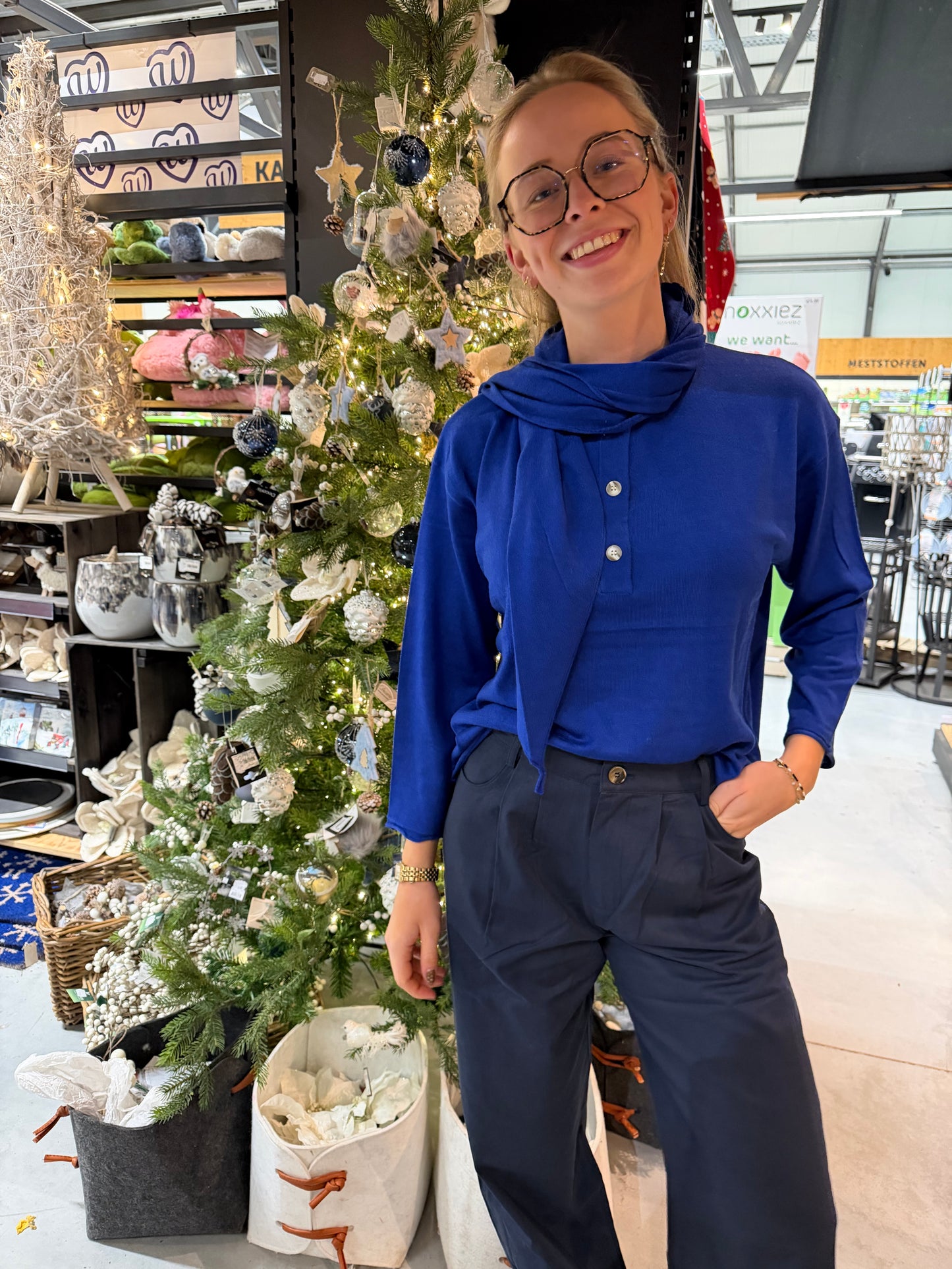 PULL MANU KONINGSBLAUW