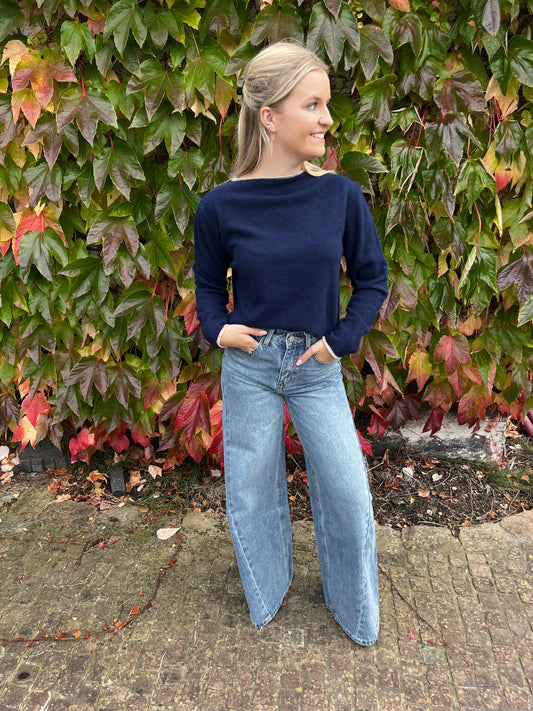 MARRIT PULL BLAUW MET ECRU BOOTHALS