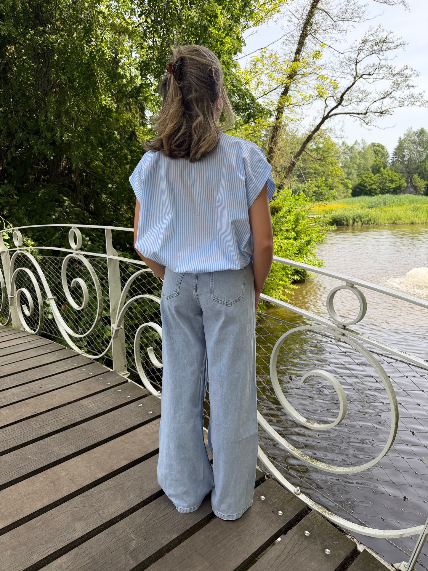 CHANEL BLOUSE ZONDER MOUW GESTREEPT BLAUW