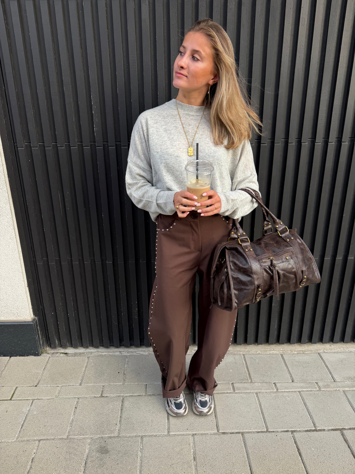 PANTALON SILKE À CLOUS MARRON