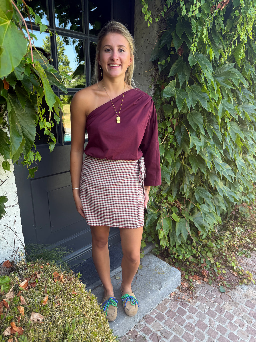 CLARA ONE SHOULDER BORDEAUX