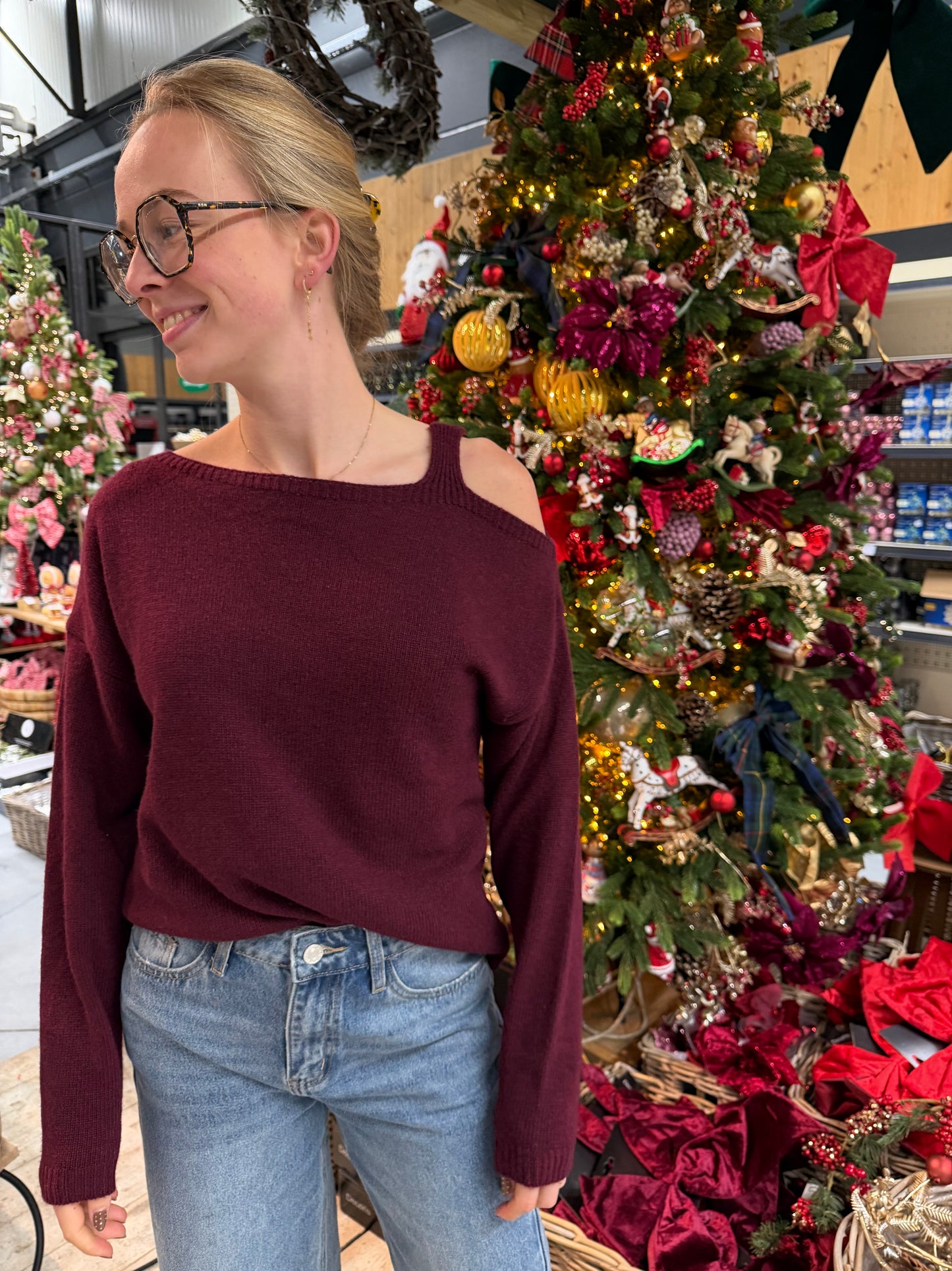 CHARLOTTE OFF SHOULDER BORDEAUX