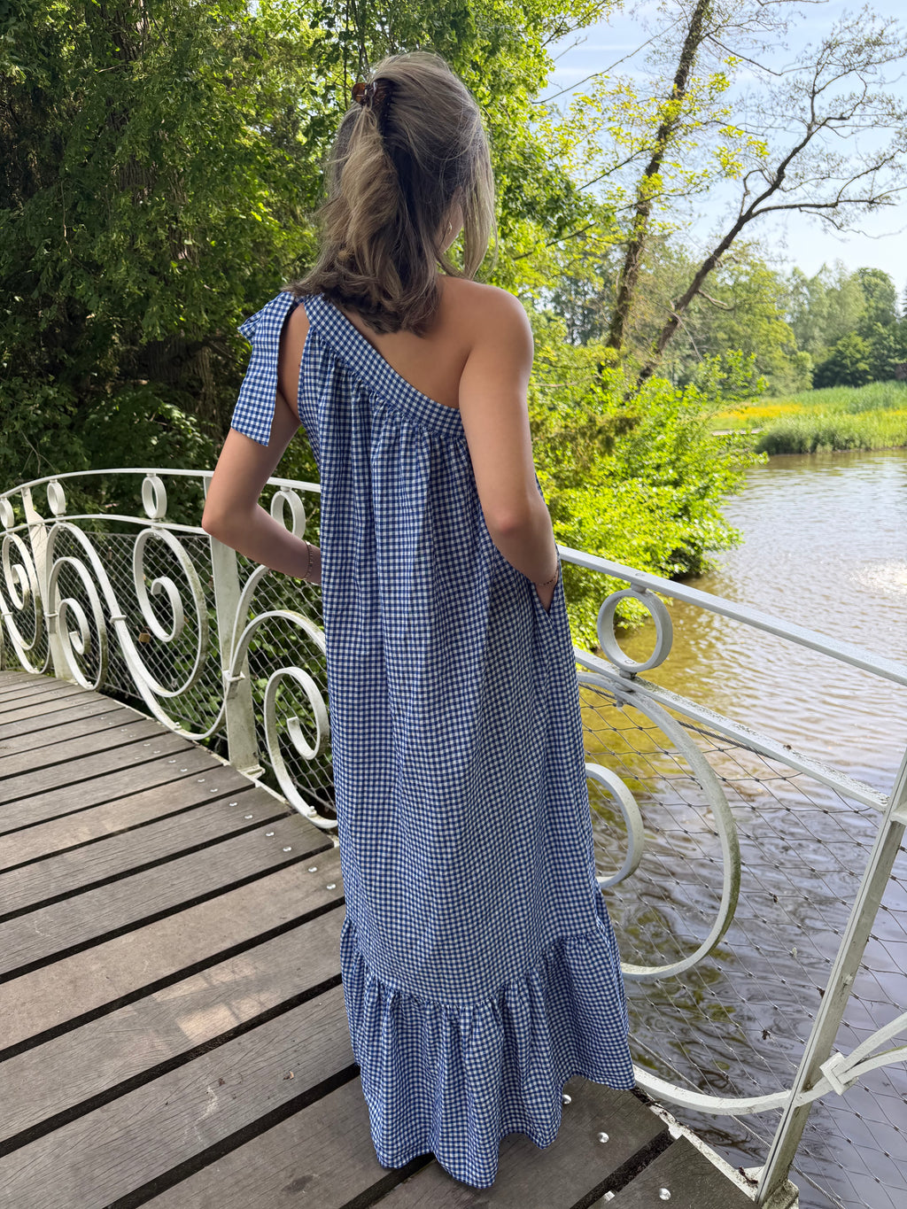 FLORIEN JURK OFF SHOULDER BLAUW