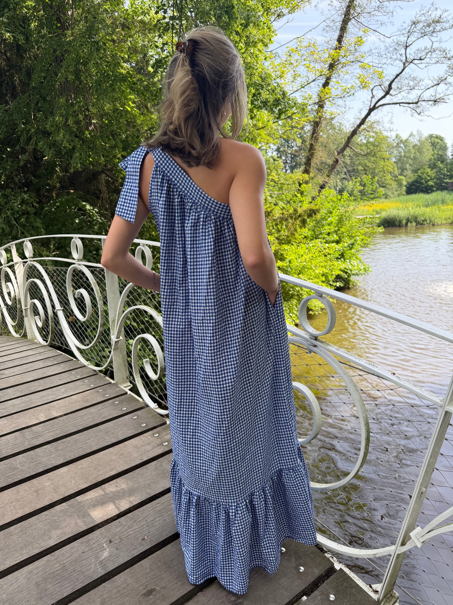 FLORIEN JURK OFF SHOULDER BLAUW