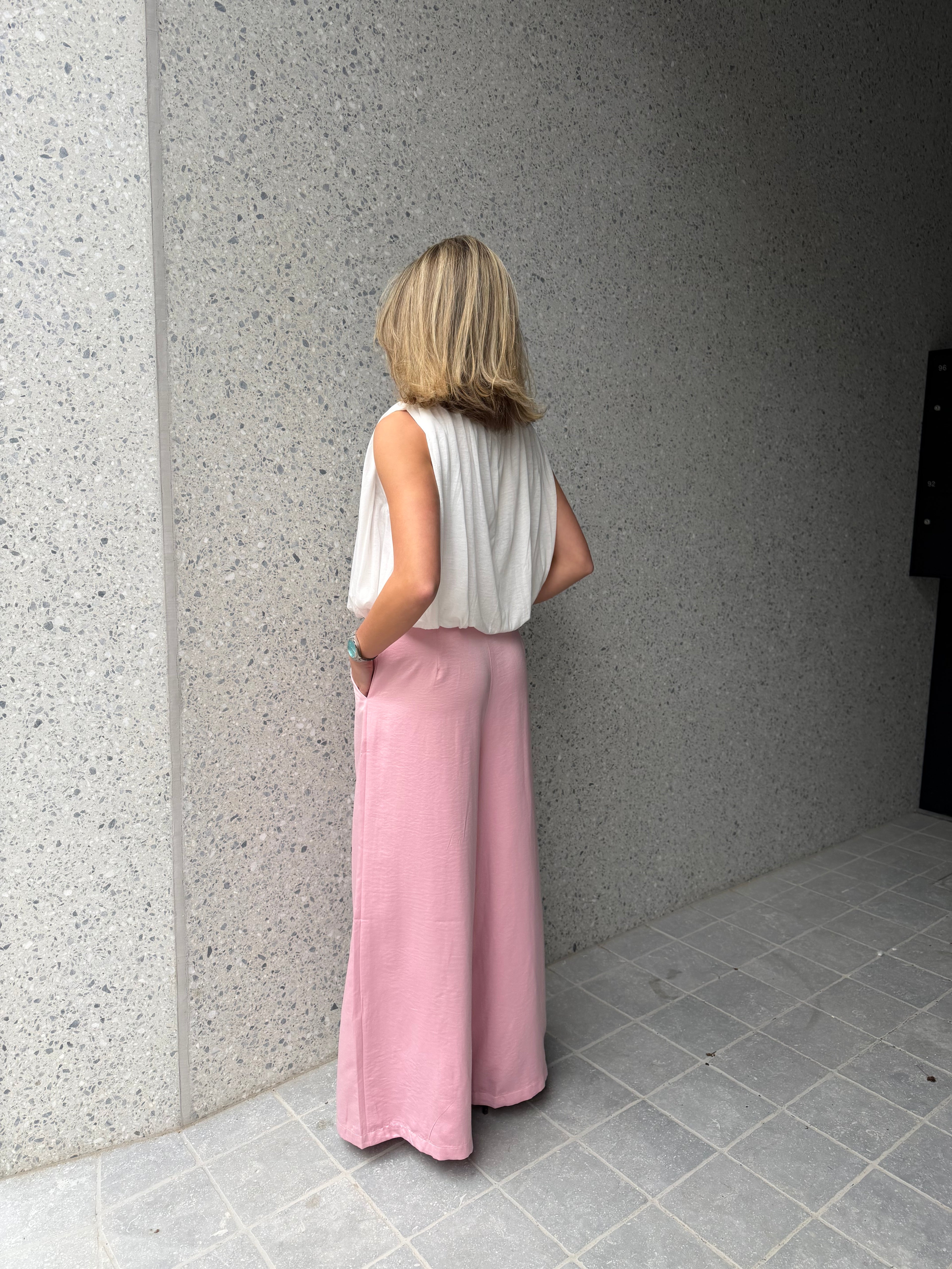 LARA BROEK ROZE