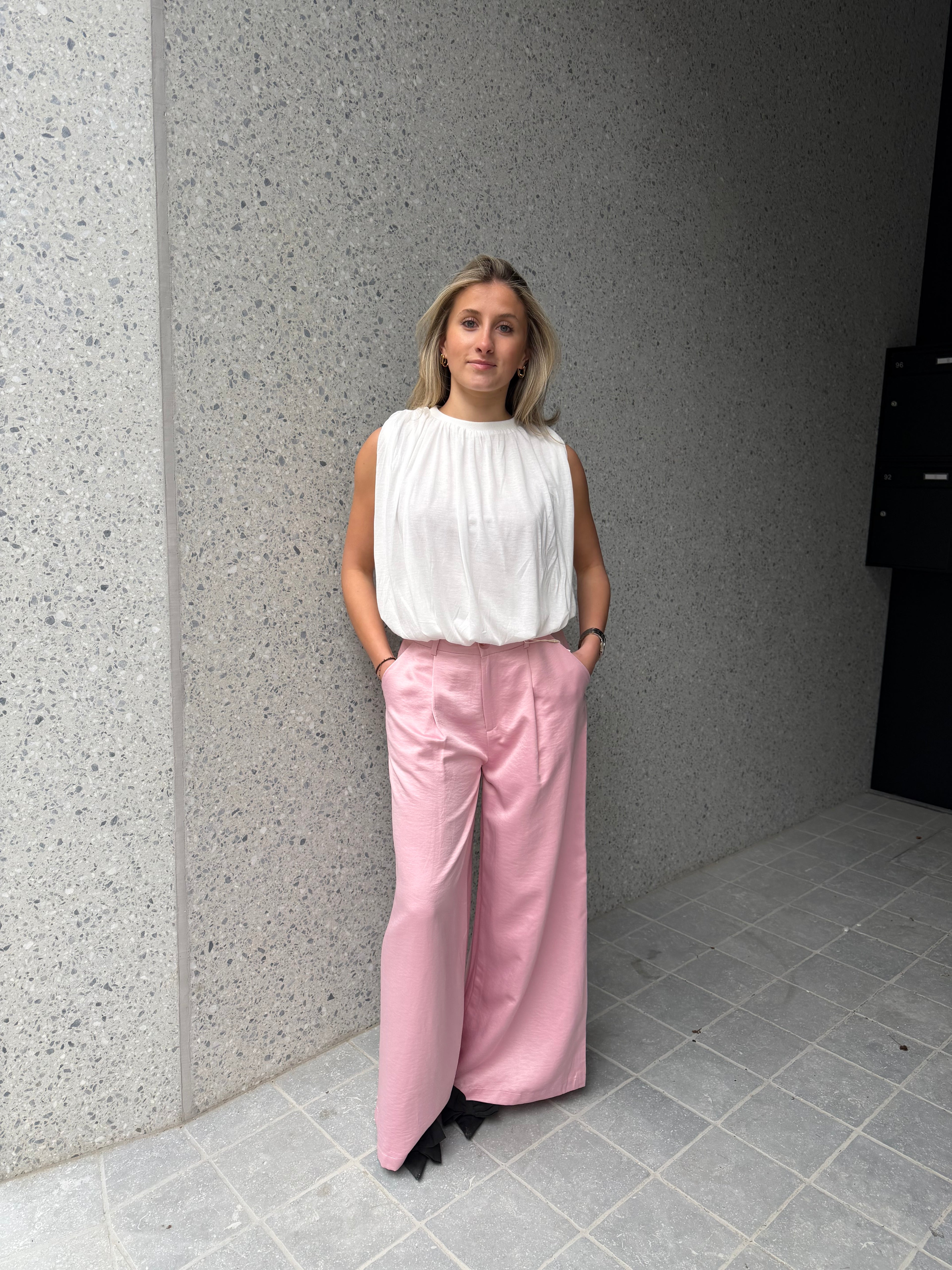 LARA BROEK ROZE