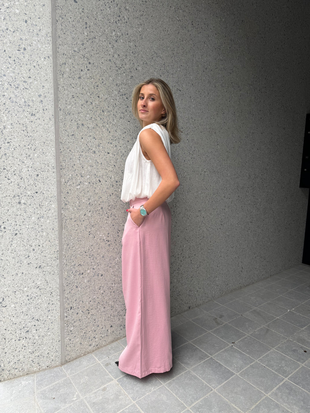 LARA BROEK ROZE