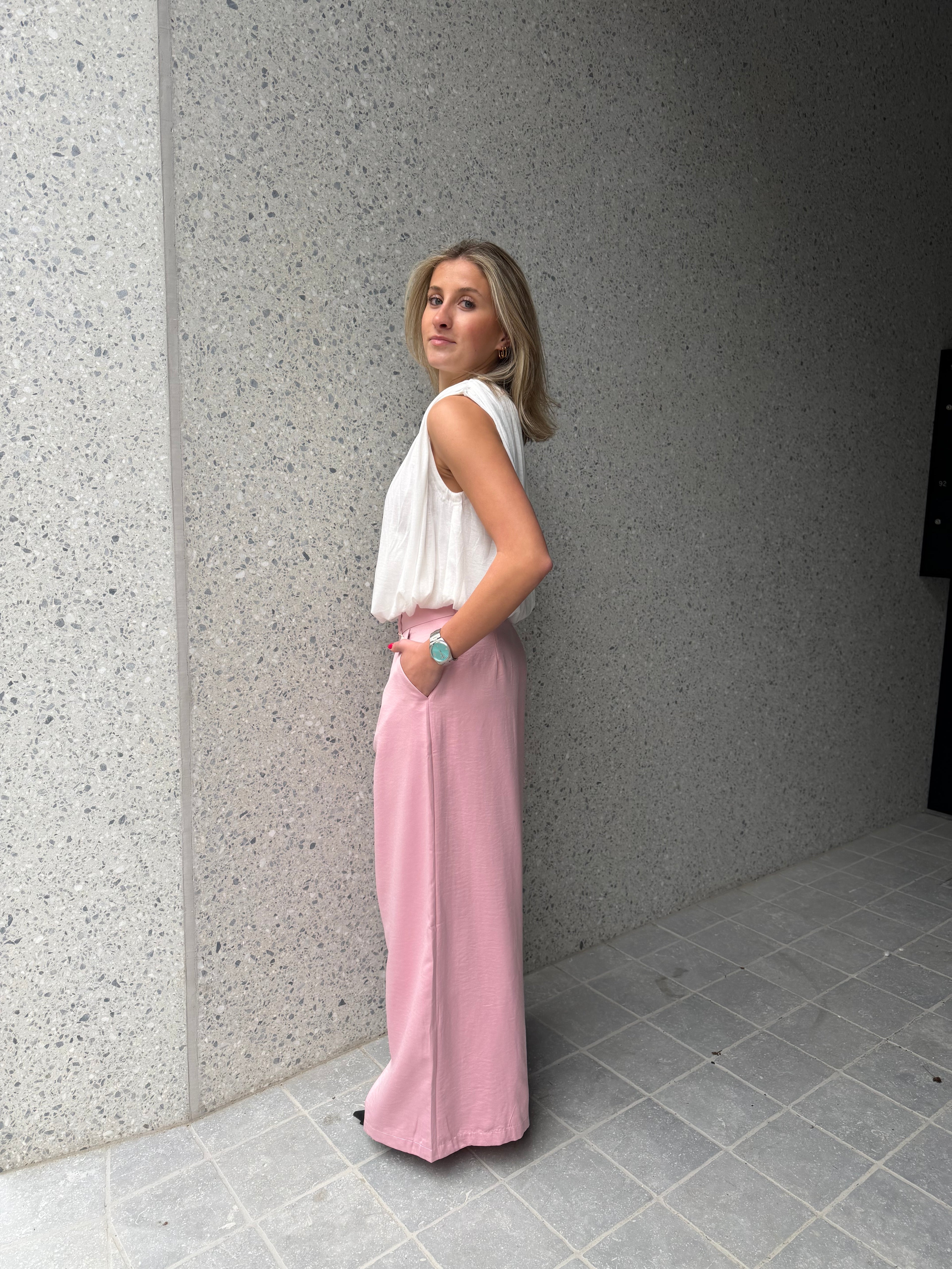 LARA BROEK ROZE