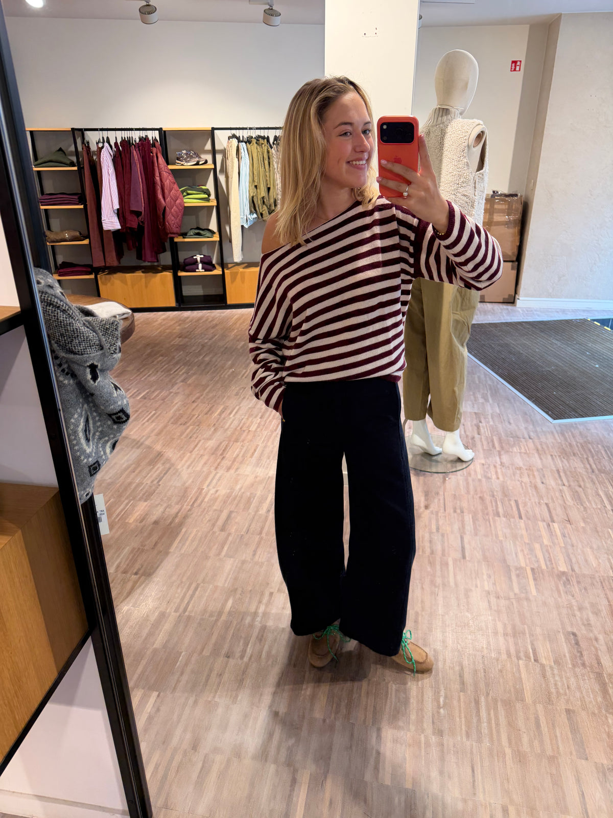 JOELLE OFF SHOULDER BORDEAUX/CREME